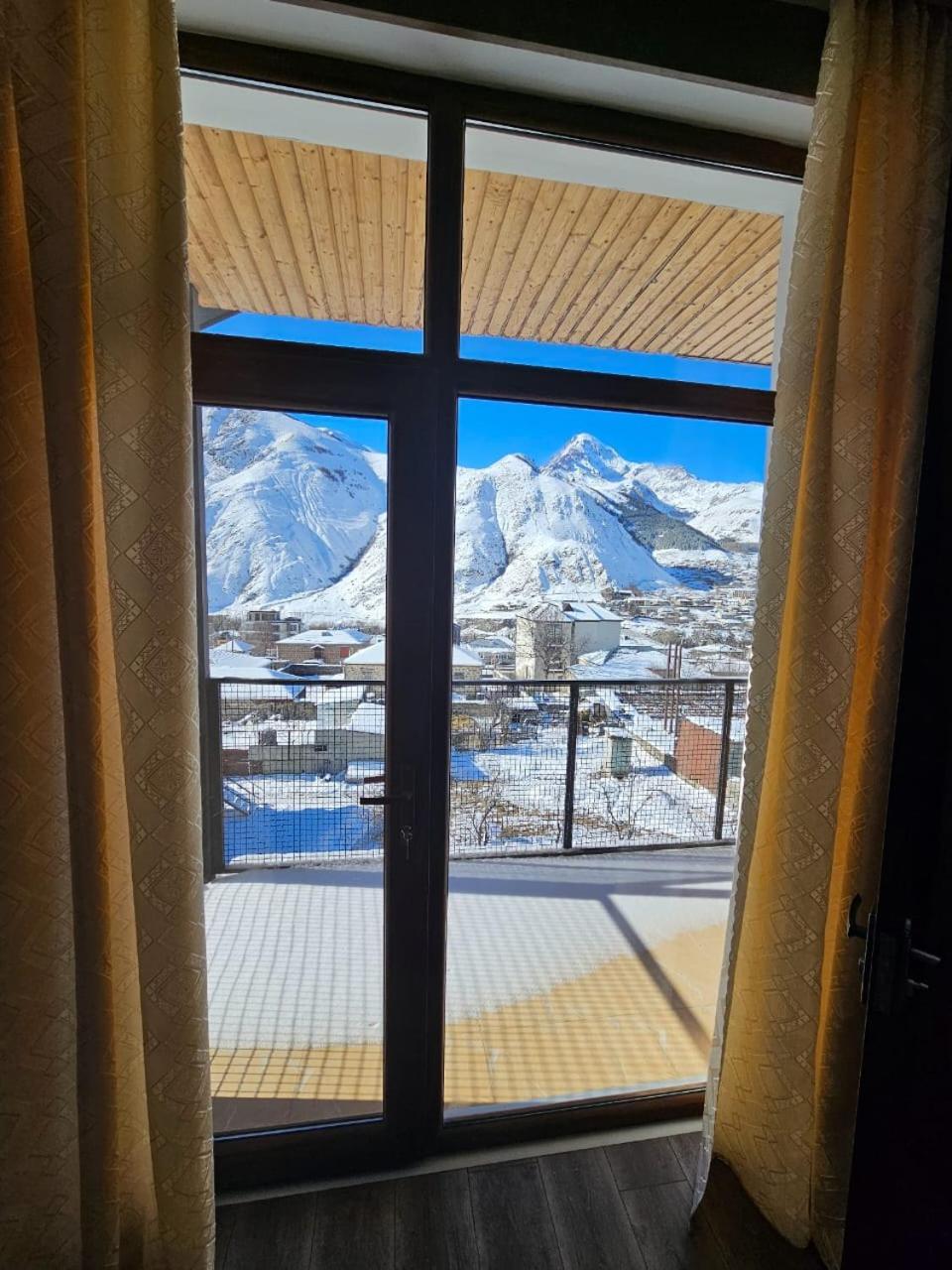 Discover Kazbegi Hotel Екстер'єр фото